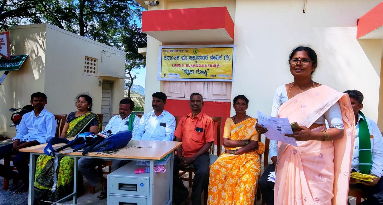 Gudibande News: ಪ್ರತೀ ತಿಂಗಳು ಬಗರ್ ಹುಕುಂ ಸಮಿತಿ ಸಭೆ ನಡೆಸಲು ಭೂ ಹಕ್ಕುದಾರರ ವೇದಿಕೆ ಆಗ್ರಹ