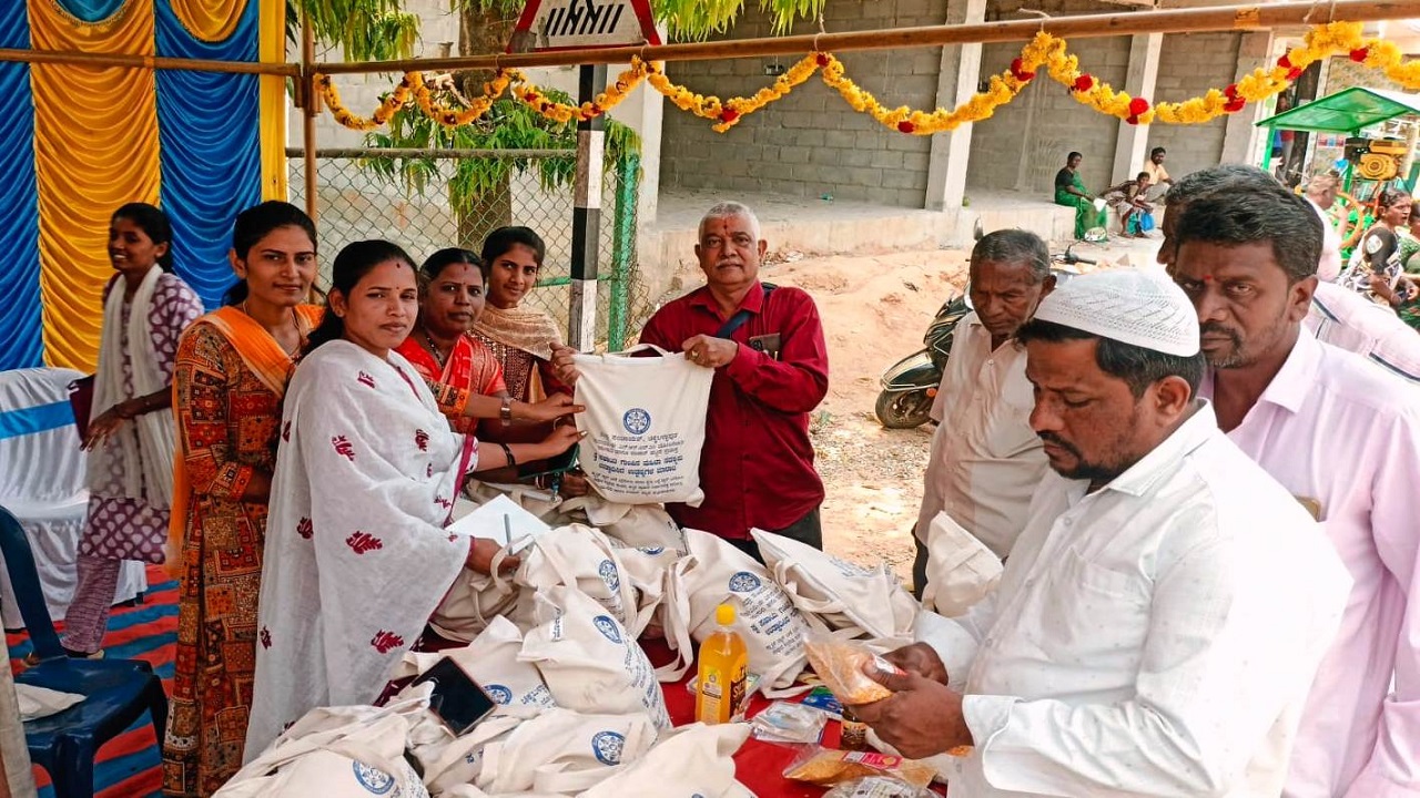 ಗುಡಿಬಂಡೆಯಲ್ಲಿ ಸಂಜೀವಿನಿ ಯುಗಾದಿ ಮಾಸಿಕ ಸಂತೆ