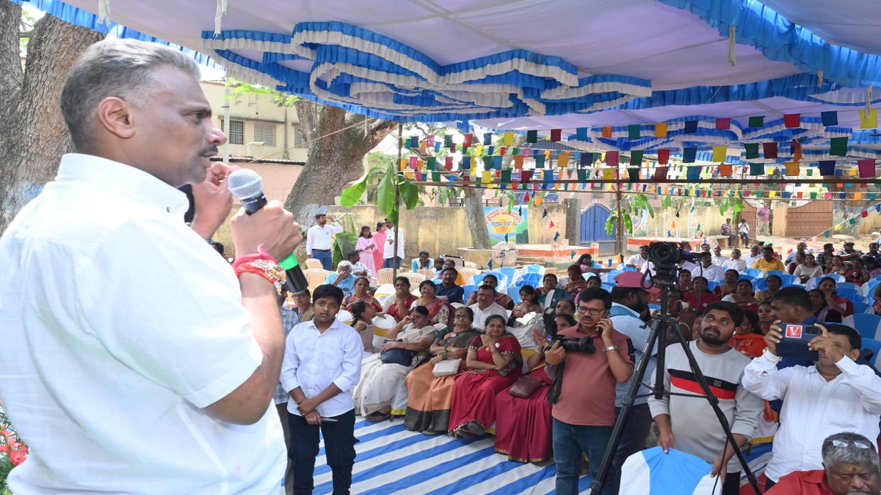 ವಿದ್ಯಾರ್ಥಿಗಳ ಜೀವನ ರೂಪಿಸಿದ ಗುರುಗಳ ಋಣ ತೀರಿಸಲಾಗದು