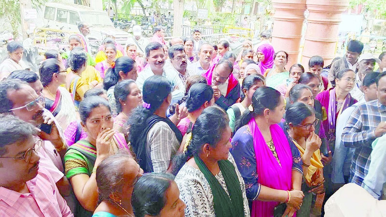 ಸಮೀಕ್ಷೆಯಲ್ಲಿನ ತಾಂತ್ರಿಕ ದೋಷಕ್ಕೆ ಬೇಸತ್ತ ಶಿಕ್ಷಕರು