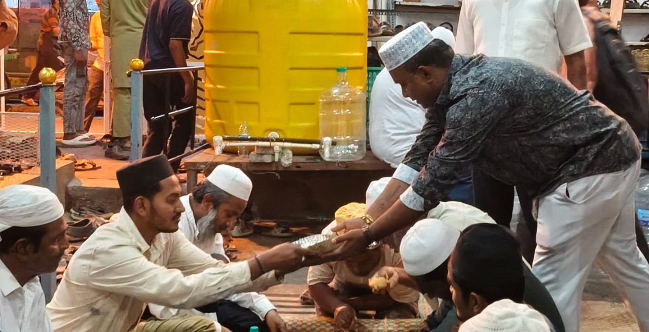 ಇಫ್ತಿಯಾರ್ ಕೂಟ ಏರ್ಪಡಿಸಿ ಶುಭಾಶಯ ಕೋರಿದ ಜಯಕುಮಾರ್