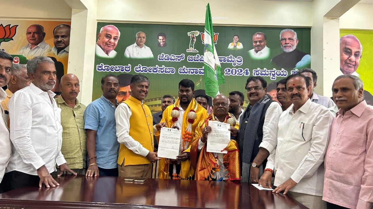 ಆದೇಶ ಪತ್ರ ಹಸ್ತಾಂತರಿಸಿದ ಮಾಜಿ ಶಾಸಕ ಜೆಕೆ ಕೃಷ್ಣಾರೆಡ್ಡಿ
