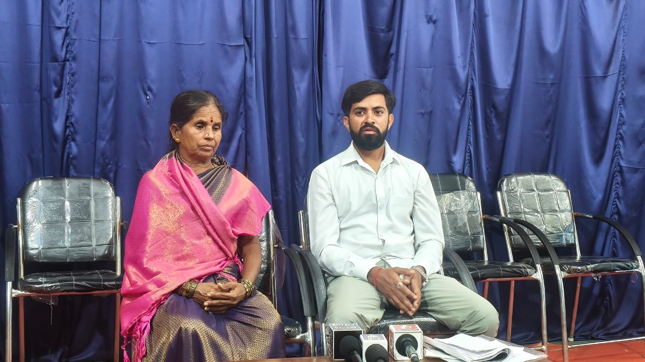 Chikkaballapur Breaking News: ಕಾರ್ ಚಾಲಕ ಬಾಬು ಉದ್ಯೋಗದ ಆಮಿಷವೊಡ್ಡಿ 18 ಲಕ್ಷ ಪಡೆದು ಕೊನೆಗೆ ಆತ್ಮಹತ್ಯೆಗೆ ಶರಣಾಗಿದ್ದಾನೆ: ನಟೇಶ್ ಗಂಭೀರ ಆರೋಪ