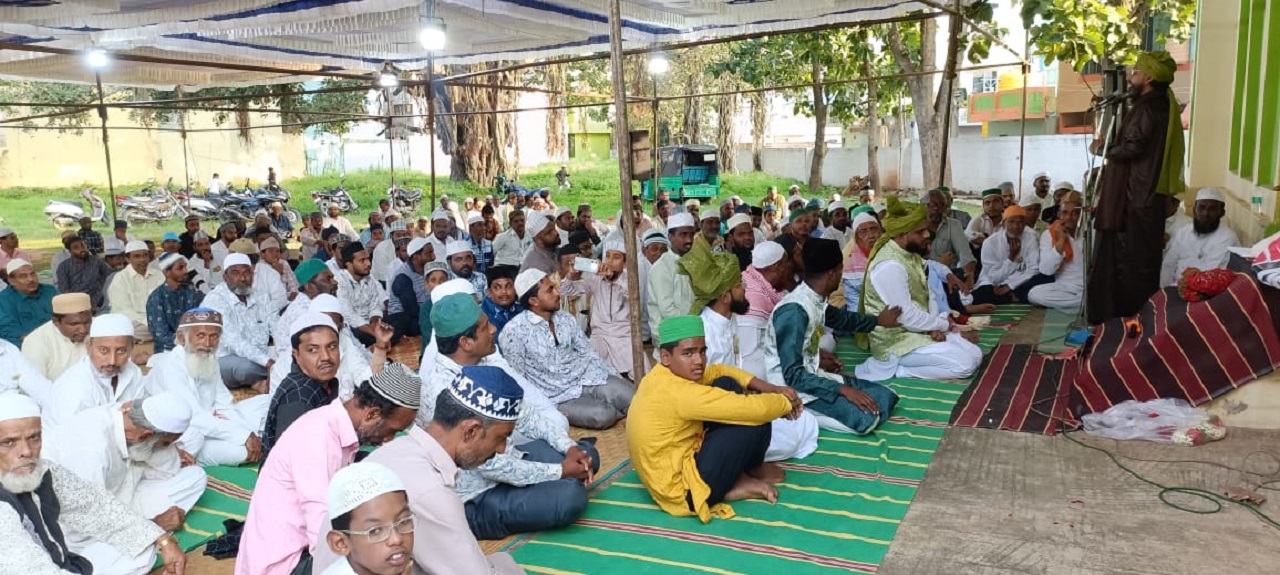 Eid-Milad: ಚಿಕ್ಕಬಳ್ಳಾಪುರದಲ್ಲಿ ಶ್ರದ್ಧಾ ಭಕ್ತಿಯಿಂದ ಈದ್ ಮಿಲಾದ್ ಆಚರಣೆ ;ಸಾಮೂಹಿಕ ಪ್ರಾರ್ಥನೆ ಸಲ್ಲಿಕೆ