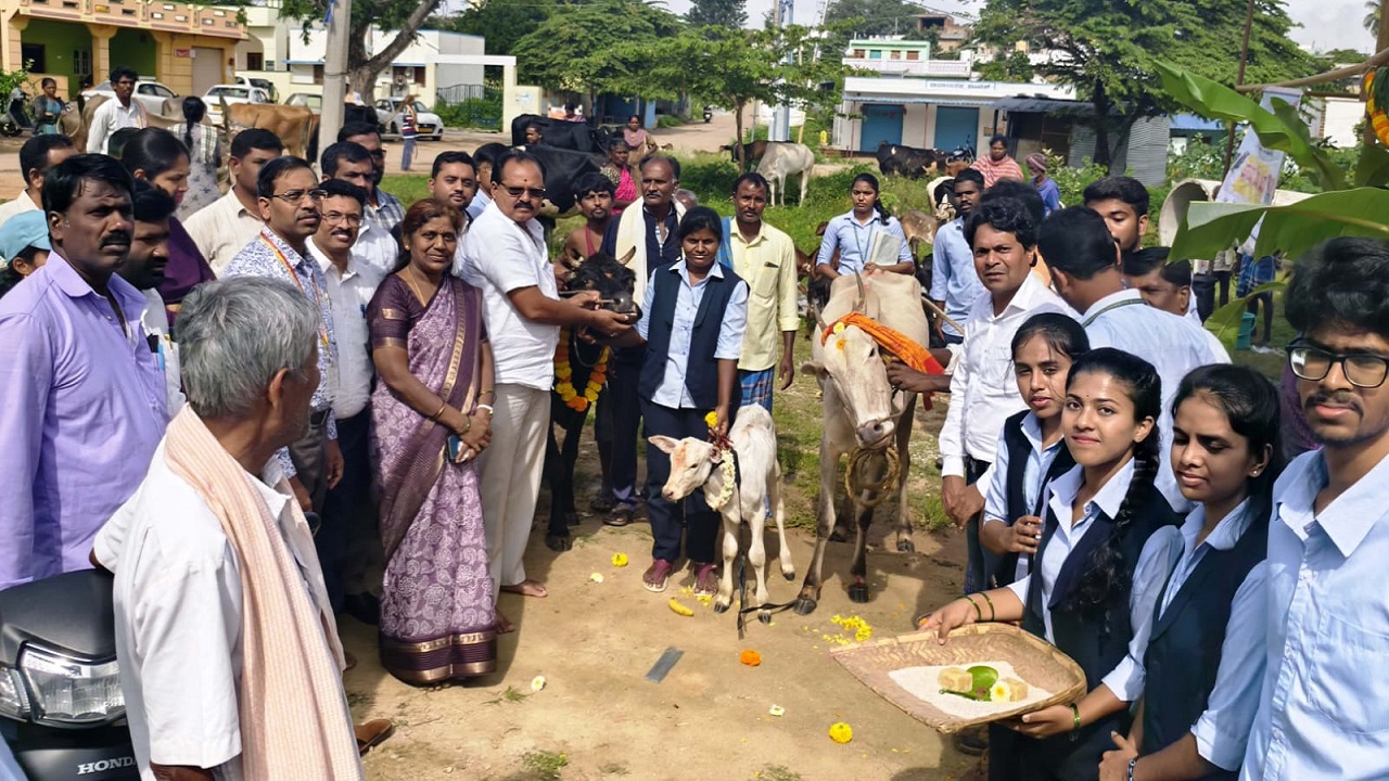 ಕೃಷಿ ವಿದ್ಯಾರ್ಥಿಗಳಿಂದ ಜಾನುವಾರು ಆರೋಗ್ಯ ಶಿಬಿರ ಆಯೋಜನೆ