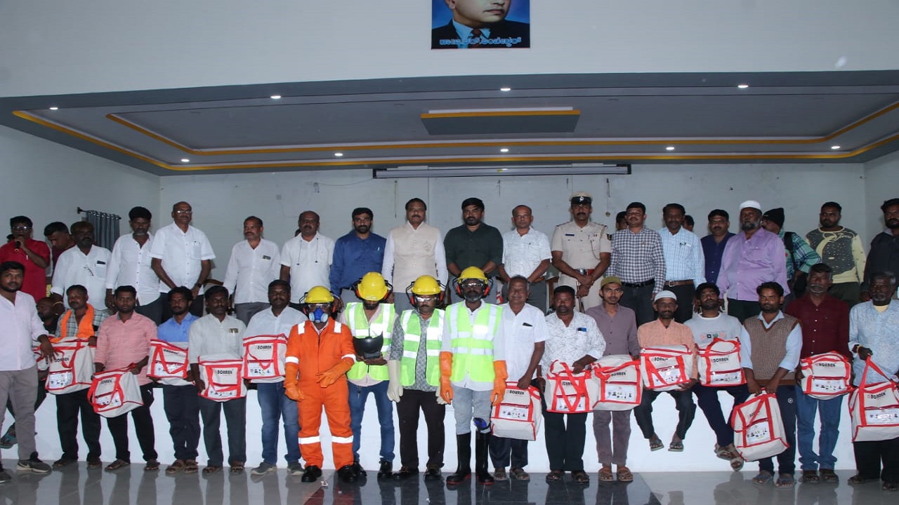 MLA KH Puttaswamy Gowda: ಕಾರ್ಮಿಕ ಇಲಾಖೆಯಲ್ಲಿ ಅನೇಕ ಸೌಲಭ್ಯಗಳಿದ್ದು ಸರಿಯಾಗಿ ಬಳಸಿಕೊಳ್ಳಿ : ಶಾಸಕ ಕೆ.ಎಚ್.ಪುಟ್ಟಸ್ವಾಮಿಗೌಡ