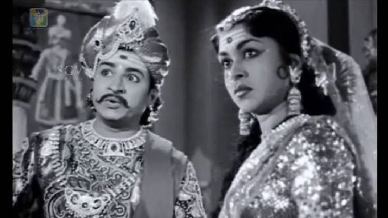 B. Saroja Devi: ಬದುಕನ್ನೇ ಬಣ್ಣದ ಲೋಕಕ್ಕೆ ಧಾರೆ ಎರೆದ ಹಿರಿಯ ನಟಿ ಸರೋಜಾ ದೇವಿ - Image 1