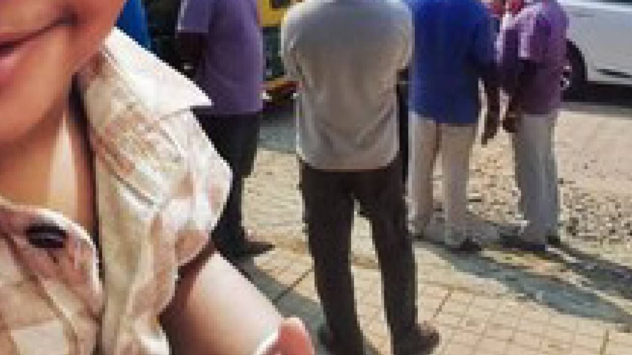 ಬೈಕ್‌ಗೆ ಕಾರು ಡಿಕ್ಕಿ, ಬಿದ್ದ ಮಗುವಿನ ತಲೆಯ ಮೇಲೆ ಹರಿದ ಕಾರು