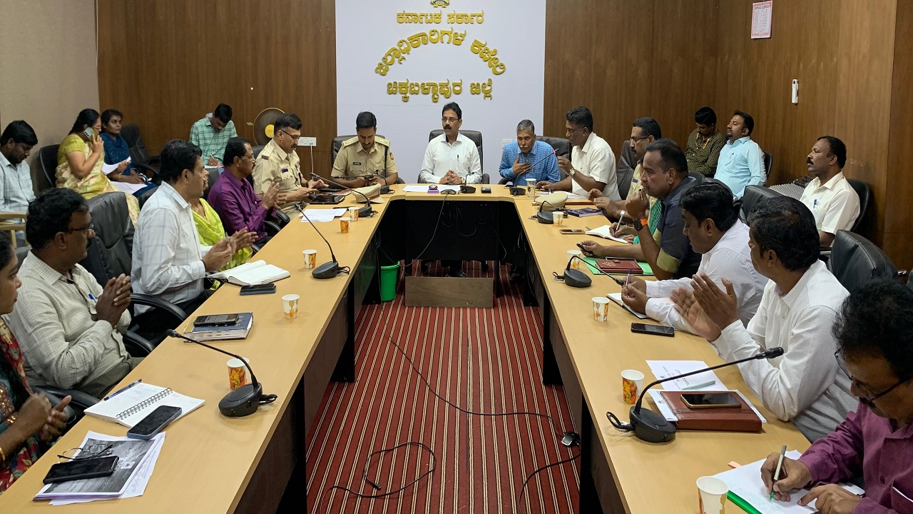 ಯಾವ ಯಾವ ಅಧಿಕಾರಿಗಳು ಏನೇನು ಕೆಲಸ ಮಾಡಬೇಕೆಂದು ಕಾರ್ಯಭಾರ ಹಂಚಿಕೆ ಮಾಡಿ ಜಿಲ್ಲಾಧಿಕಾರಿ ಪಿ.ಎನ್.ರವೀಂದ್ರ ಸೂಚನೆ