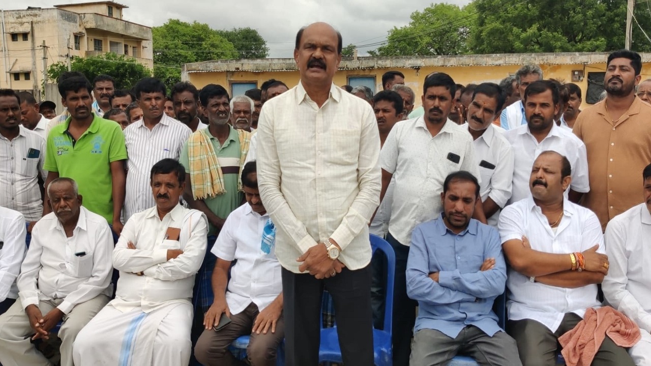 Chikkaballapur News: ಕೋಡಿಗಲ್ ರಮೇಶ್ ವಿರುದ್ಧ ಭುಗಿಲೆದ್ದ ಆಕ್ರೋಶ ಗಡಿಪಾರಿಗೆ ಒಕ್ಕಲಿಗ ಸಮುದಾಯ ಒತ್ತಾಯ