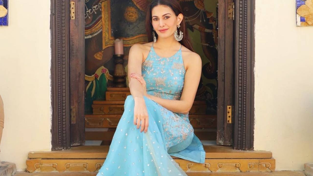 Season Fashion 2026: ಟ್ರೆಂಡಿಯಾದ ಅಮೈರಾ ಧರಿಸಿದ ಕೋ ಆರ್ಡ್ ಶರಾರ ಸೂಟ್‌ - Image 3