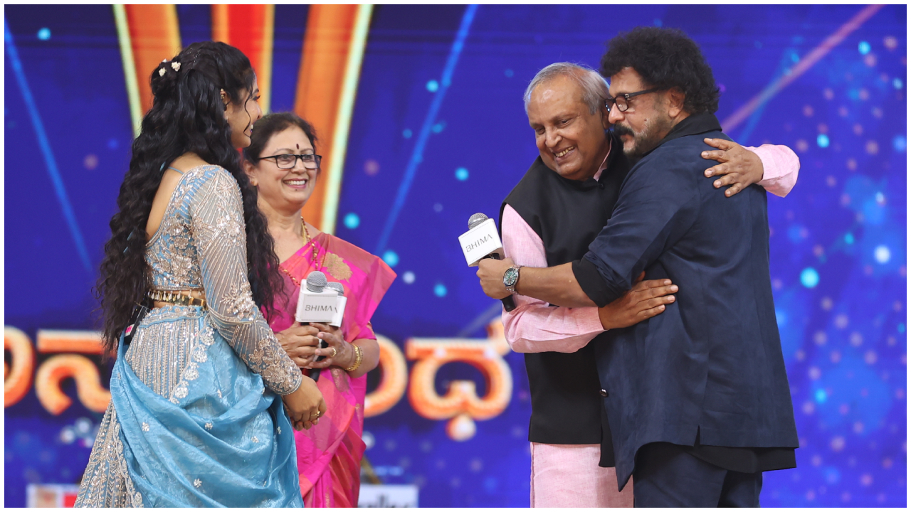 ಕಲರ್ಸ್‌ ಕನ್ನಡ 'ಅನುಬಂಧ ಅವಾರ್ಡ್ಸ್‌': ಕಿರುತೆರೆ ಕಲಾವಿದರ ಸಂಭ್ರಮಕ್ಕೆ ಮೆರುಗು ತುಂಬಿದ ಸ್ಯಾಂಡಲ್‌ವುಡ್‌ ದಿಗ್ಗಜರು - Image 2