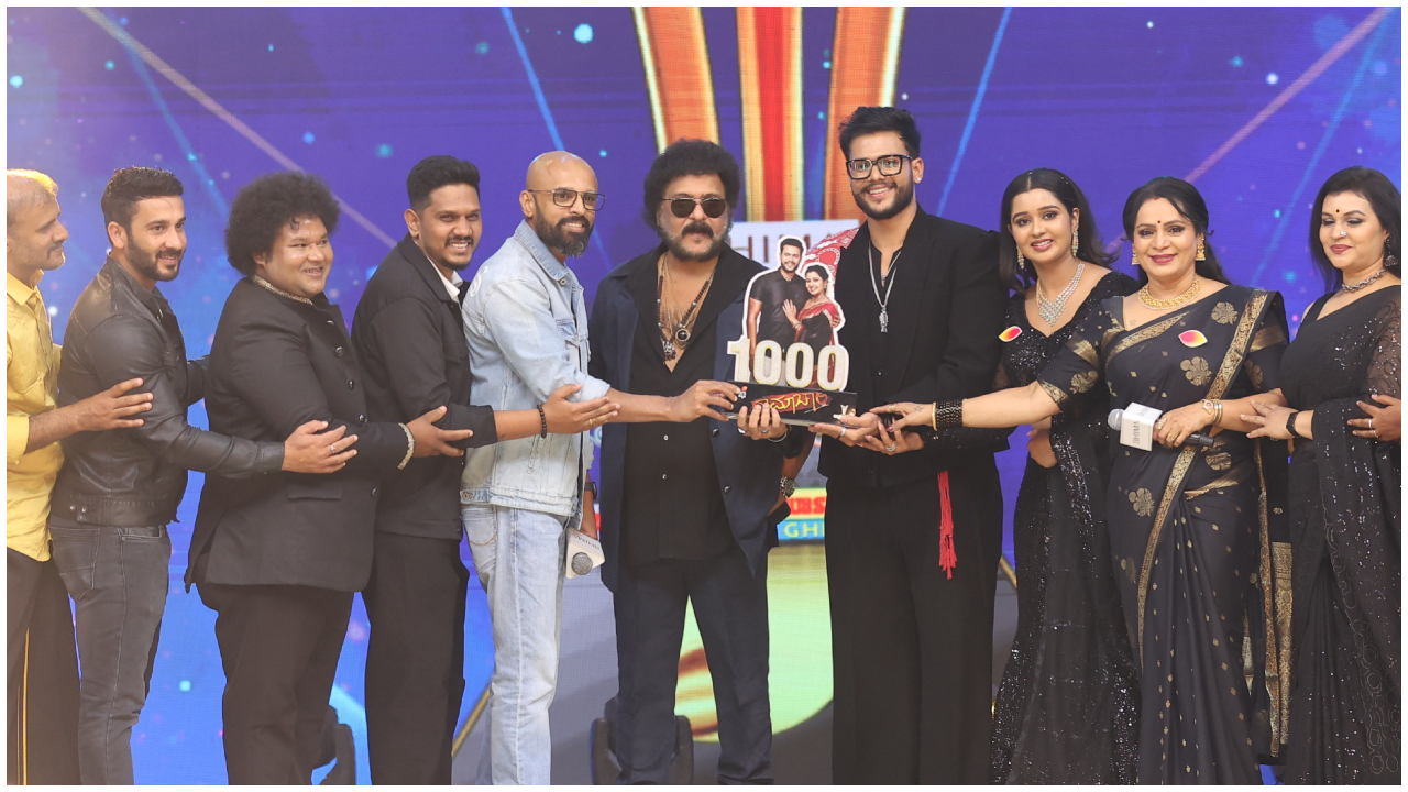 ಕಲರ್ಸ್‌ ಕನ್ನಡ 'ಅನುಬಂಧ ಅವಾರ್ಡ್ಸ್‌': ಕಿರುತೆರೆ ಕಲಾವಿದರ ಸಂಭ್ರಮಕ್ಕೆ ಮೆರುಗು ತುಂಬಿದ ಸ್ಯಾಂಡಲ್‌ವುಡ್‌ ದಿಗ್ಗಜರು - Image 4