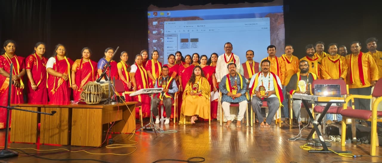 ಹಳದಿ -– ಕೆಂಪುಬಣ್ಣದ ವಸ್ತ್ರಗಳೊಂದಿಗೆ ವೈಭವದ ಕನ್ನಡ ರಾಜ್ಯೋತ್ಸವ ಆಚರಣೆ