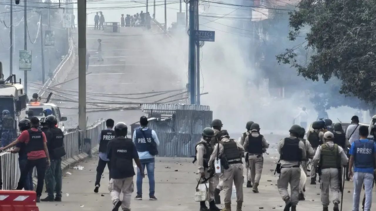 ಮಣಿಪುರದಲ್ಲಿ ಹಲವು ಮನೆಗಳಿಗೆ ಬೆಂಕಿ