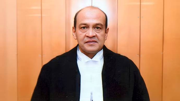 ನ್ಯಾಯಾಧೀಶರ ಮುಖವಾಡ ಕಳಚಿದ ಬೆಂಕಿ ಅವಘಡ..!
