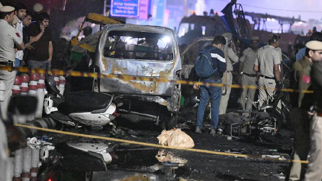 ದೆಹಲಿಯಲ್ಲಿ ಸ್ಫೋಟಿಸಿದ ಕಾರಿಗೆ ಕಾಶ್ಮೀರದ ಪುಲ್ವಾಮಾ ನಂಟು ಪತ್ತೆ!