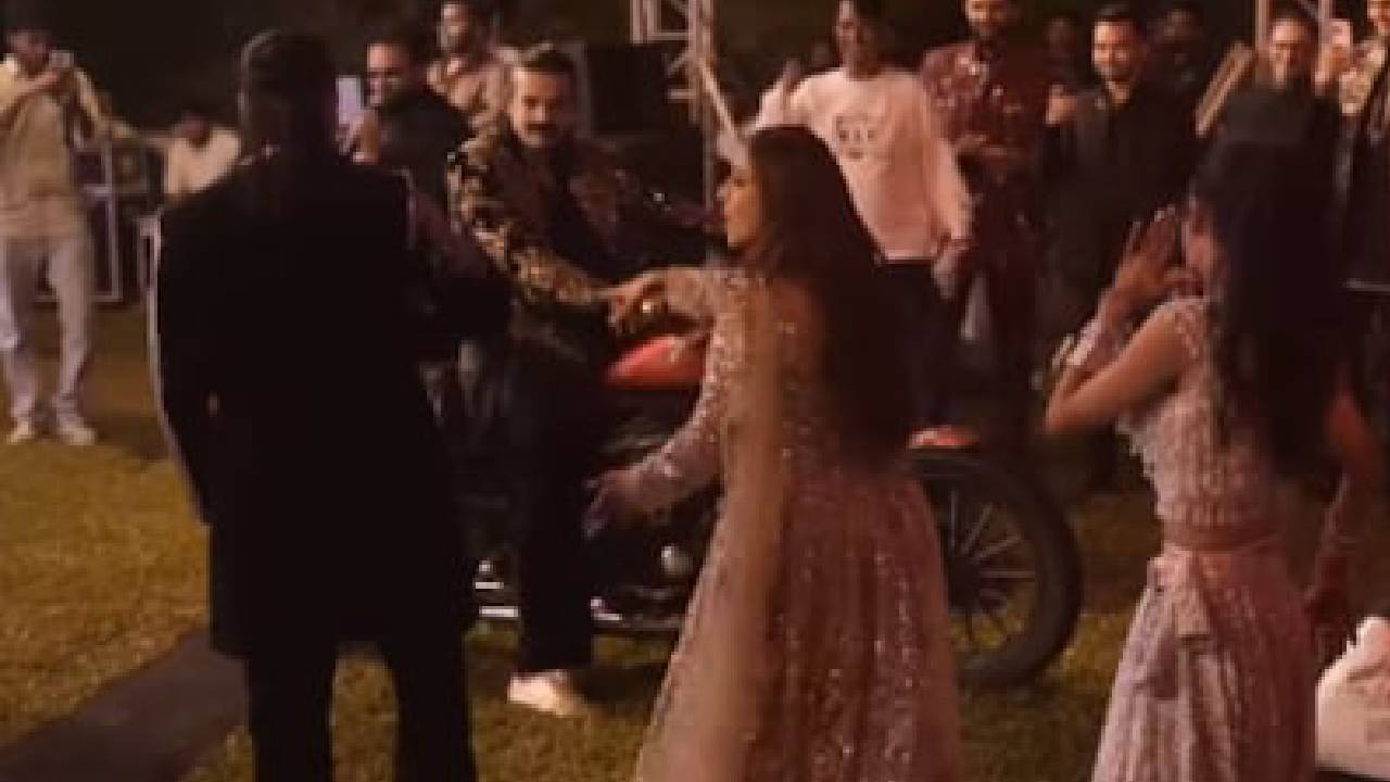 ರಣವೀರ್ ಸಿಂಗ್ ಶೈಲಿಯಲ್ಲಿ ಮಗನ ಮದುವೆಗೆ ಎಂಟ್ರಿ ಕೊಟ್ಟ ತಂದೆ!