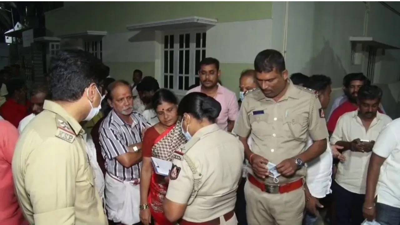 Self Harming: ಅರ್ಚಕರ ಕುಟುಂಬ ಸಾಮೂಹಿಕ ಆತ್ಮಹತ್ಯೆ ಯತ್ನ, ಇಬ್ಬರ ಸಾವು, ಇನ್ನಿಬ್ಬರು ಗಂಭೀರ