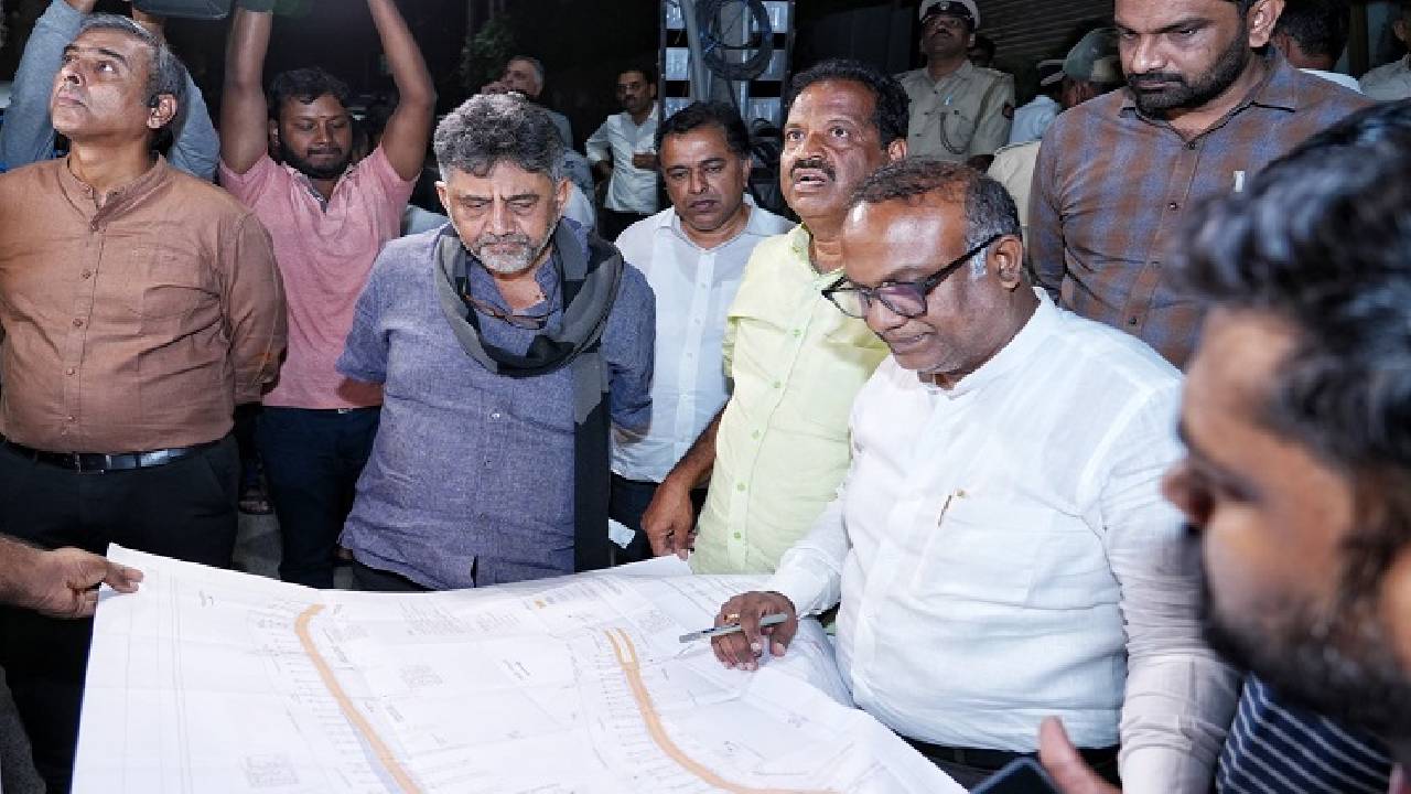 ತಡರಾತ್ರಿ ಡಿಸಿಎಂ ಡಿಕೆ ಶಿವಕುಮಾರ್‌ ನಗರ ಸಂಚಾರ, ರಸ್ತೆ ಕಾಮಗಾರಿ ಪರಿಶೀಲನೆ