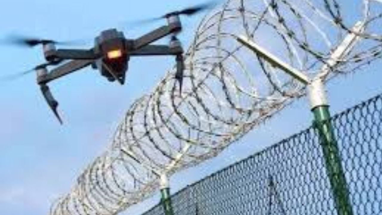 ಎಲ್‌ಒಸಿಯಲ್ಲಿ ಪಾಕಿಸ್ತಾನದ ಡ್ರೋನ್ ಪತ್ತೆ ಸೇನೆಯೊಂದಿಗೆ ನಿಂತ ಸ್ಥಳೀಯರು