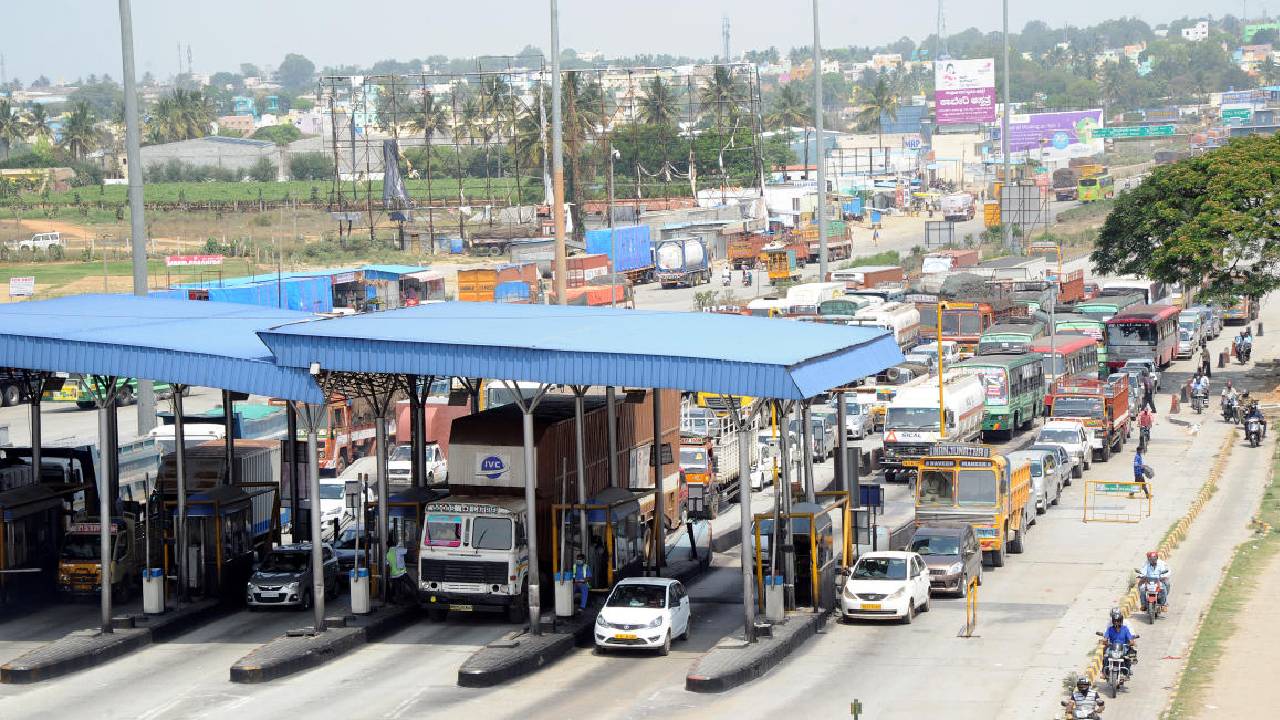 Toll price hike: ಇಂದಿನಿಂದ ಎಲೆಕ್ಟ್ರಾನಿಕ್‌ ಸಿಟಿ, ಅತ್ತಿಬೆಲೆ ಎಲಿವೇಟೆಡ್‌ ರಸ್ತೆ ಟೋಲ್‌ ದರ ಹೆಚ್ಚಳ