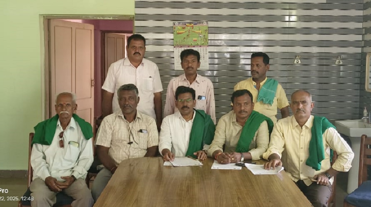 ಮೆಕ್ಕೆಜೋಳ ಖರೀದಿ ಕೇಂದ್ರಗಳನ್ನು ತೆರೆದು ರೈತರ ಹಿತ ಕಾಪಾಡಬೇಕು