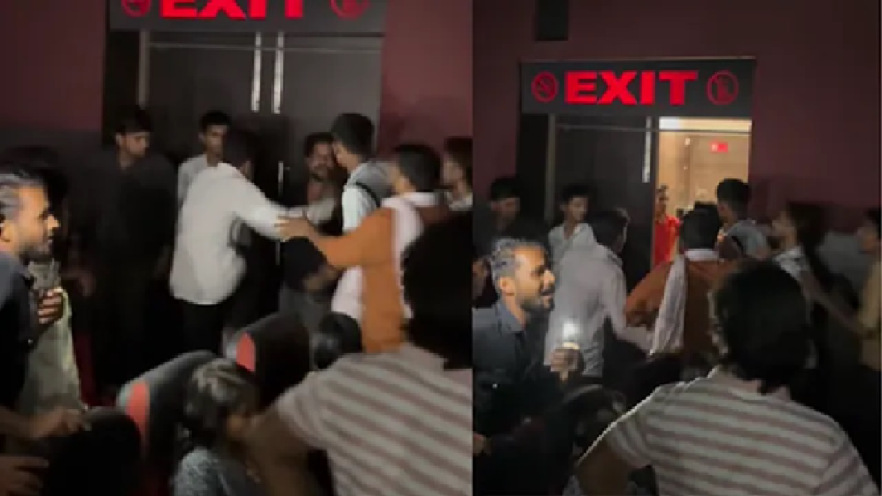 'ಸೈಯಾರ' ಚಿತ್ರ ವೀಕ್ಷಿಸಲು ಬಂದವರಿಗೆ ಸಿಕ್ತು ಪುಕ್ಸಟ್ಟೆ ಮನರಂಜನೆ! ಕಂಪ್ಲೀಟ್ ಹಣ ವಸೂಲಿ ಎಂದ ನೆಟ್ಟಿಗರು; ಅಷ್ಟಕ್ಕೂ ಆಗಿದ್ದೇನು?