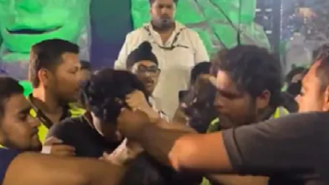 Viral Video: ಸಂಗೀತ ಕಾರ್ಯಕ್ರಮದಲ್ಲಿ ಯುವಕ-ಯುವತಿಯ ನಡುವೆ ನಡೀತು ಬಿಗ್ ಫೈಟ್; ಇಲ್ಲಿದೆ ನೋಡಿ ವಿಡಿಯೊ