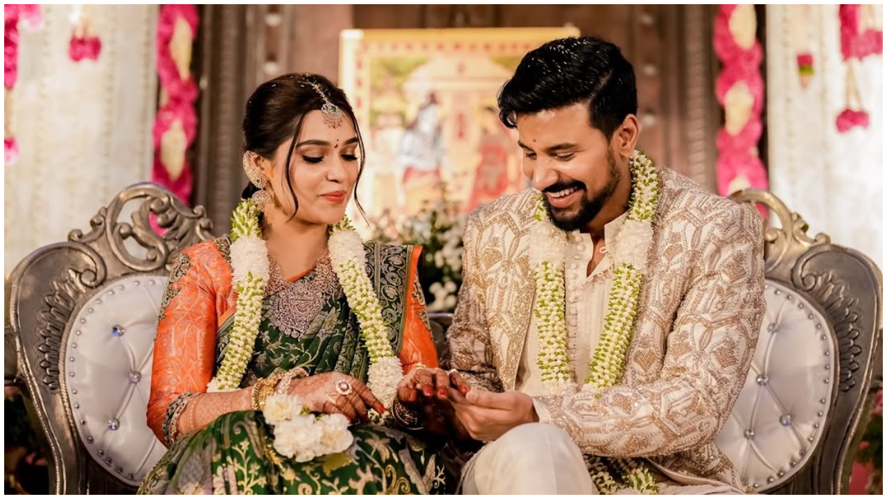 Photos: ಅದ್ದೂರಿಯಾಗಿ ಎಂಗೇಜ್‌ ಆದ ʻಗತವೈಭವʼ ಹೀರೋ ದುಷ್ಯಂತ್;‌ ಬೀಗರಾದ ತುಮಕೂರಿನ ಪ್ರಭಾವಿ ರಾಜಕೀಯ ನಾಯಕರು - Image 2