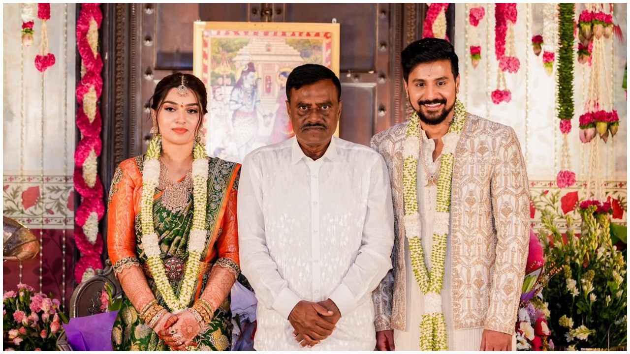 Photos: ಅದ್ದೂರಿಯಾಗಿ ಎಂಗೇಜ್‌ ಆದ ʻಗತವೈಭವʼ ಹೀರೋ ದುಷ್ಯಂತ್;‌ ಬೀಗರಾದ ತುಮಕೂರಿನ ಪ್ರಭಾವಿ ರಾಜಕೀಯ ನಾಯಕರು - Image 6