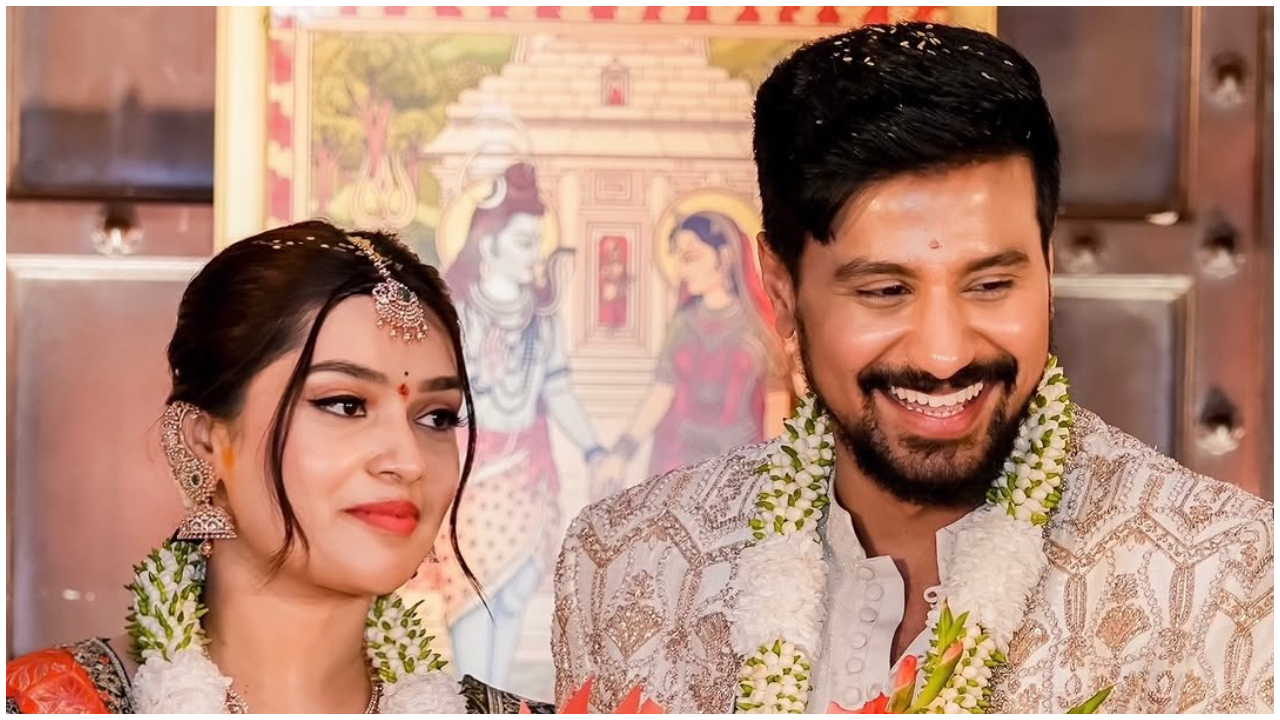 Photos: ಅದ್ದೂರಿಯಾಗಿ ಎಂಗೇಜ್‌ ಆದ ʻಗತವೈಭವʼ ಹೀರೋ ದುಷ್ಯಂತ್;‌ ಬೀಗರಾದ ತುಮಕೂರಿನ ಪ್ರಭಾವಿ ರಾಜಕೀಯ ನಾಯಕರು - Image 4