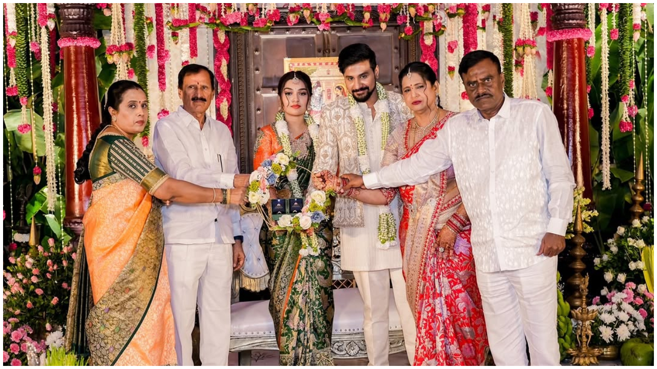 Photos: ಅದ್ದೂರಿಯಾಗಿ ಎಂಗೇಜ್‌ ಆದ ʻಗತವೈಭವʼ ಹೀರೋ ದುಷ್ಯಂತ್;‌ ಬೀಗರಾದ ತುಮಕೂರಿನ ಪ್ರಭಾವಿ ರಾಜಕೀಯ ನಾಯಕರು - Image 7