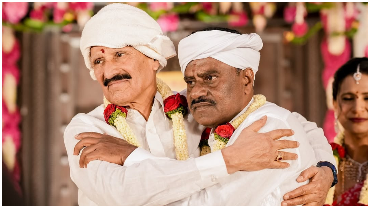 Photos: ಅದ್ದೂರಿಯಾಗಿ ಎಂಗೇಜ್‌ ಆದ ʻಗತವೈಭವʼ ಹೀರೋ ದುಷ್ಯಂತ್;‌ ಬೀಗರಾದ ತುಮಕೂರಿನ ಪ್ರಭಾವಿ ರಾಜಕೀಯ ನಾಯಕರು - Image 5