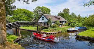 Fairytale Villages: ವಿಶ್ವದ ಅತೀ ಸುಂದರ ಈ ಗ್ರಾಮಗಳು ಇವು..! ಒಮ್ಮೆಯಾದರೂ ಭೇಟಿ ನೀಡಿ - Image 4