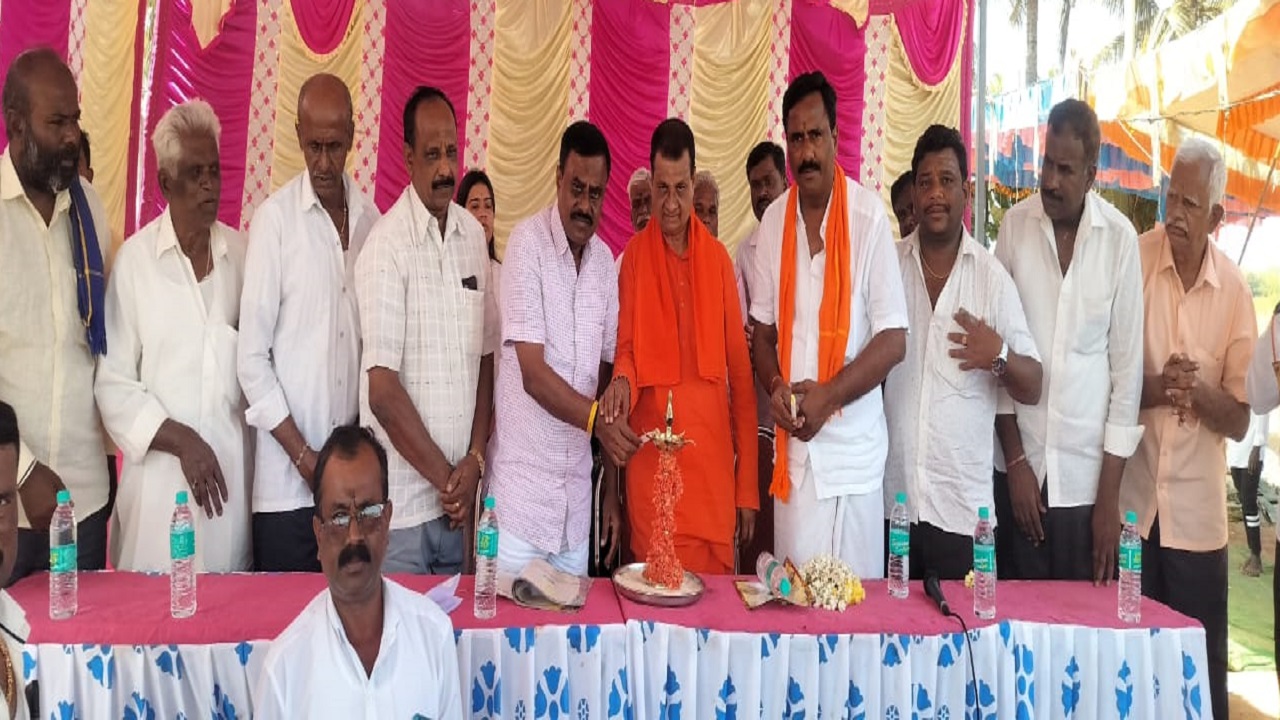 ಸಮಾಜದ ಮುಖ್ಯ ವಾಹಿನಿಗೆ ಬಾರದ ಸಮುದಾಯಗಳು ಆಧ್ಯಾತ್ಮವನ್ನು ಹೆಚ್ಚು ನಂಬುತ್ತೇವೆ