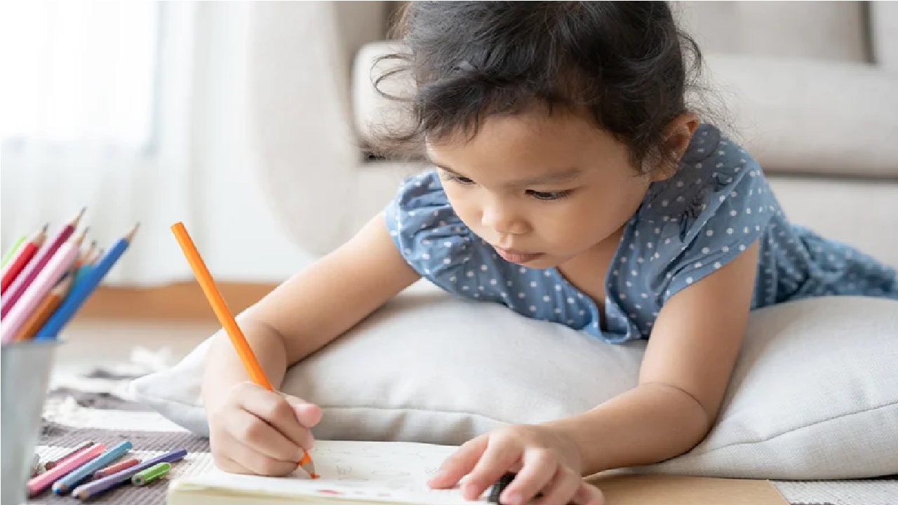 Improve Kids Handwriting: ಮಕ್ಕಳು ದುಂಡಗೆ, ಮುತ್ತು ಪೋಣಿಸಿದಂತೆ ಬರೆಯಬೇಕೆ? ಈ ಟಿಪ್ಸ್ ಫಾಲೋ ಮಾಡಿ - Image 7