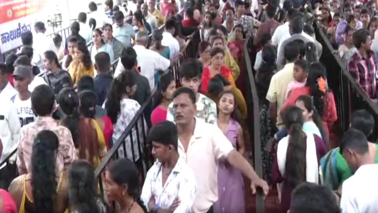ಹಾಸನಾಂಬಾ ದರ್ಶನಕ್ಕೆ ಜನಸಾಗರ, ಬೆಂಗಳೂರು- ಹಾಸನ ಬಸ್ ತಾತ್ಕಾಲಿಕ ಸ್ಥಗಿತ