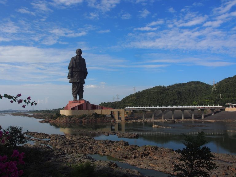 ಭವ್ಯ ನಿಲುವಿನ ಪಟೇಲರು