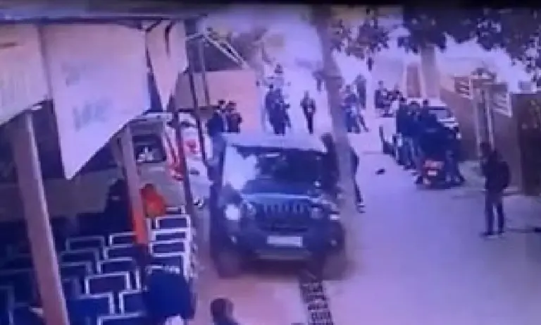 Viral Video: ಅಡ್ಡಾದಿಡ್ಡಿ ಕಾರು ಚಲಾಯಿಸಿ ಚಾಲಕನ ಹುಚ್ಚಾಟ- ಈ ಭೀಕರ ದೃಶ್ಯ ನೋಡಿದ್ರೆ ಶಾಕ್ ಆಗುತ್ತೆ!