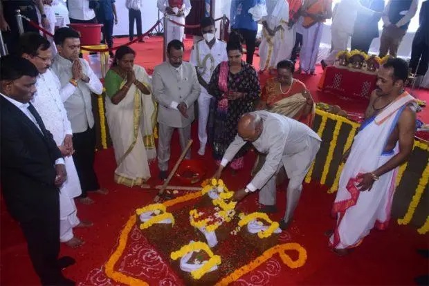 ನೂತನ ರಾಜಭವನ ಕಟ್ಟಡ ನಿರ್ಮಾಣಕ್ಕೆ ಶಂಕುಸ್ಥಾಪನೆ ನೆರವೇರಿಸಿದ ಕೋವಿಂದ್