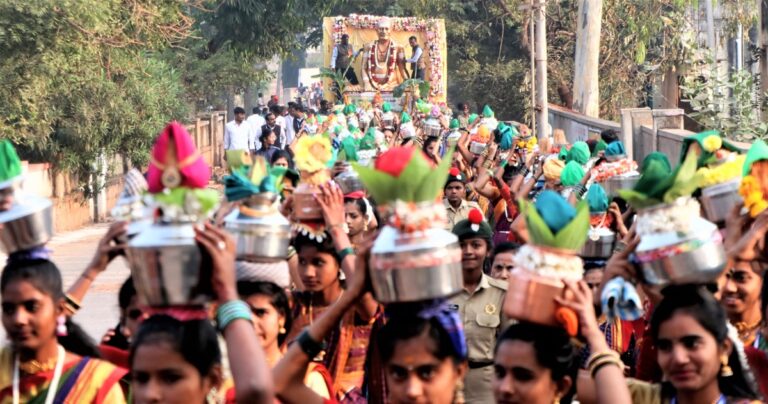 Ramadurga: ರಾಮದುರ್ಗಃ ವಿಜೃಂಬಣೆಯಿಂದ ಜರುಗಿದ ಬಸವೇಶ್ವರ ಸಂಸ್ಥೆಯ ವಿದ್ಯಾರ್ಥಿಗಳ ಸಾಂಸ್ಕೃತಿಕ ಮೆರವಣಿಗೆ