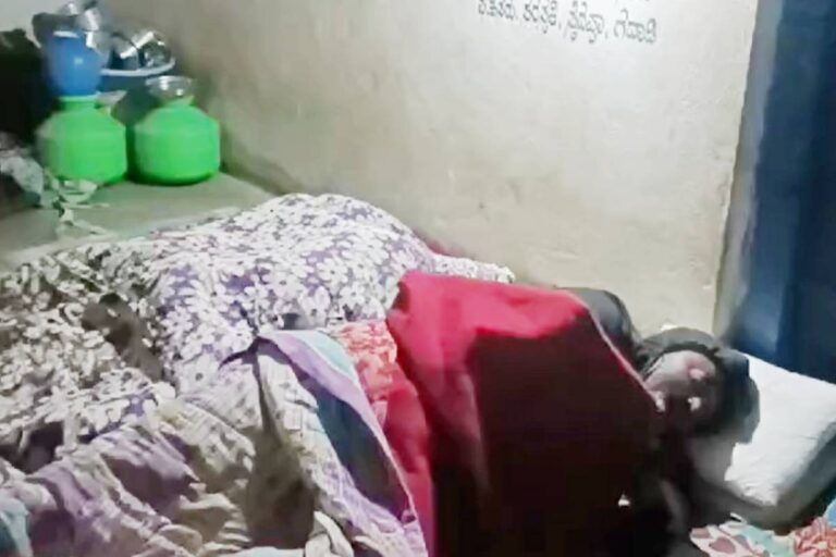 Belagavi News: ಸಾಲ ಮರು ಪಾವತಿಸದ್ದಕ್ಕೆ ಹಸುಗೂಸು, ಬಾಣಂತಿಯನ್ನು ಮನೆಯಿಂದ ಹೊರಹಾಕಿದ ಫೈನಾನ್ಸ್ ಕಂಪನಿ!