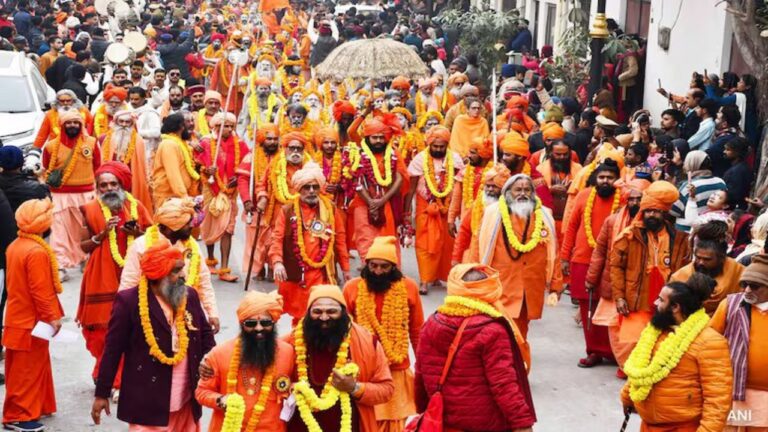 Mahakumbh 2025: ಮಹಾ ಕುಂಭಮೇಳಕ್ಕೆ ಚಾಲನೆ– ತ್ರಿವೇಣಿ ಸಂಗಮದಲ್ಲಿ ಮಿಂದೆದ್ದ ಭಕ್ತರು; ಮೊದಲ ಶಾಹಿ ಸ್ನಾನ ಅವಕಾಶ ಯಾವ ಅಖಾಡಕ್ಕೆ?