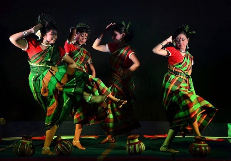 ಮನೆ ಮನದಲ್ಲಿ ಹಬ್ಬದ ಸಂತಸ !