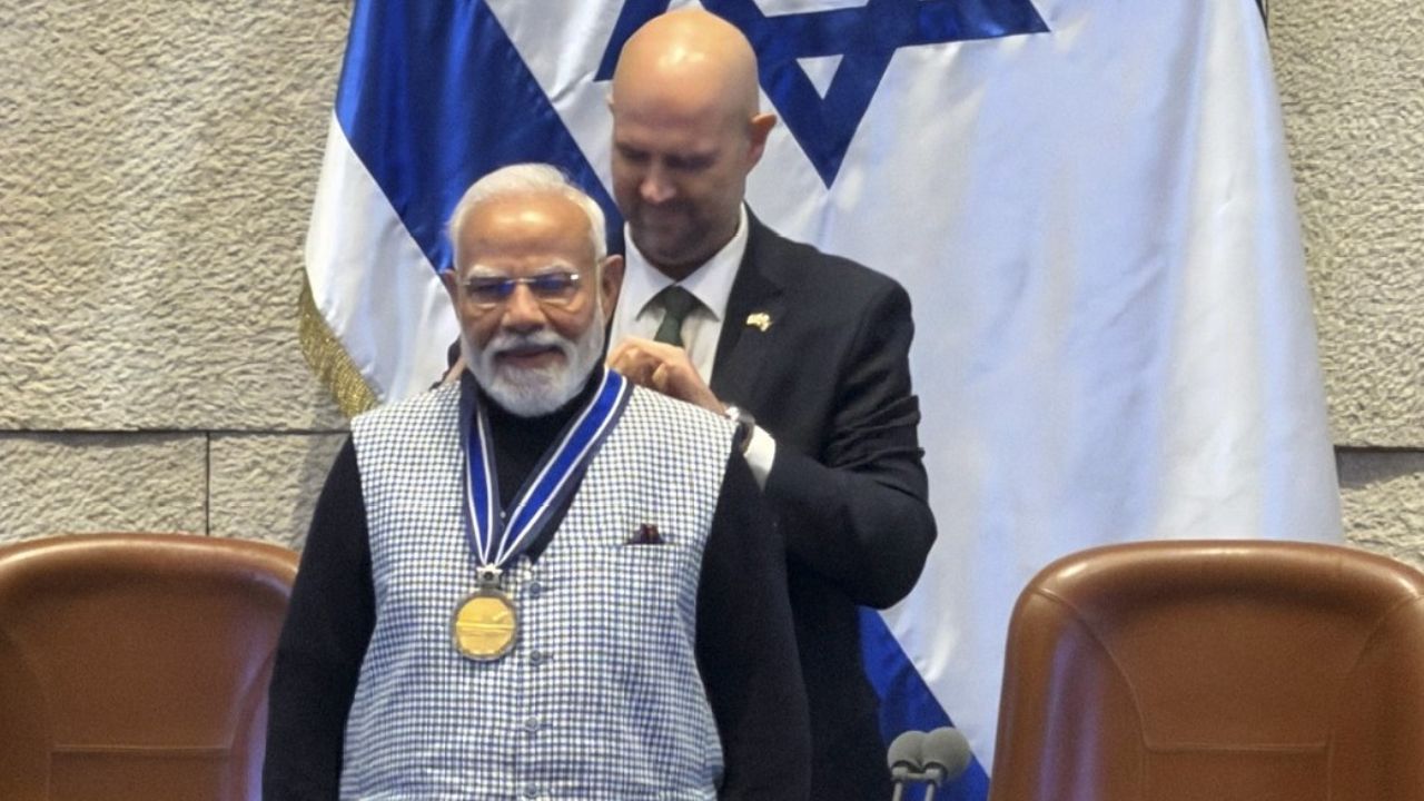 ಪ್ರಧಾನಿ ಮೋದಿಗೆ ಇಸ್ರೇಲ್ ನಿಂದ  'ಸ್ಪೀಕರ್ ಆಫ್ ದಿ ನೆಸ್ಸೆಟ್ ಪದಕ' ಪ್ರದಾನ