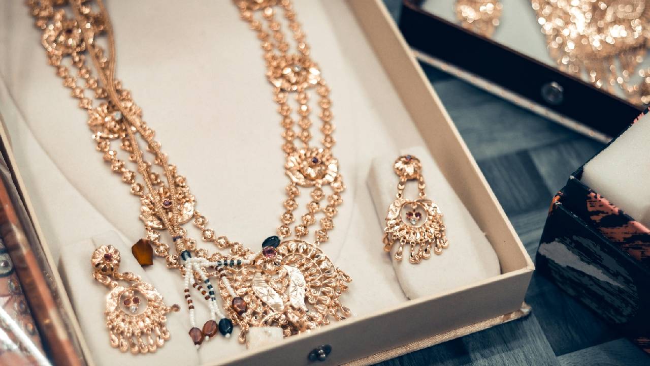 Sankranti Jewel Fashion 2026: ಹಬ್ಬದ ಗ್ರ್ಯಾಂಡ್‌ ಲುಕ್‌ಗೆ ಆಭರಣಗಳನ್ನು ಮ್ಯಾಚ್‌ ಮಾಡುವುದು ಹೇಗೆ? - Image 2