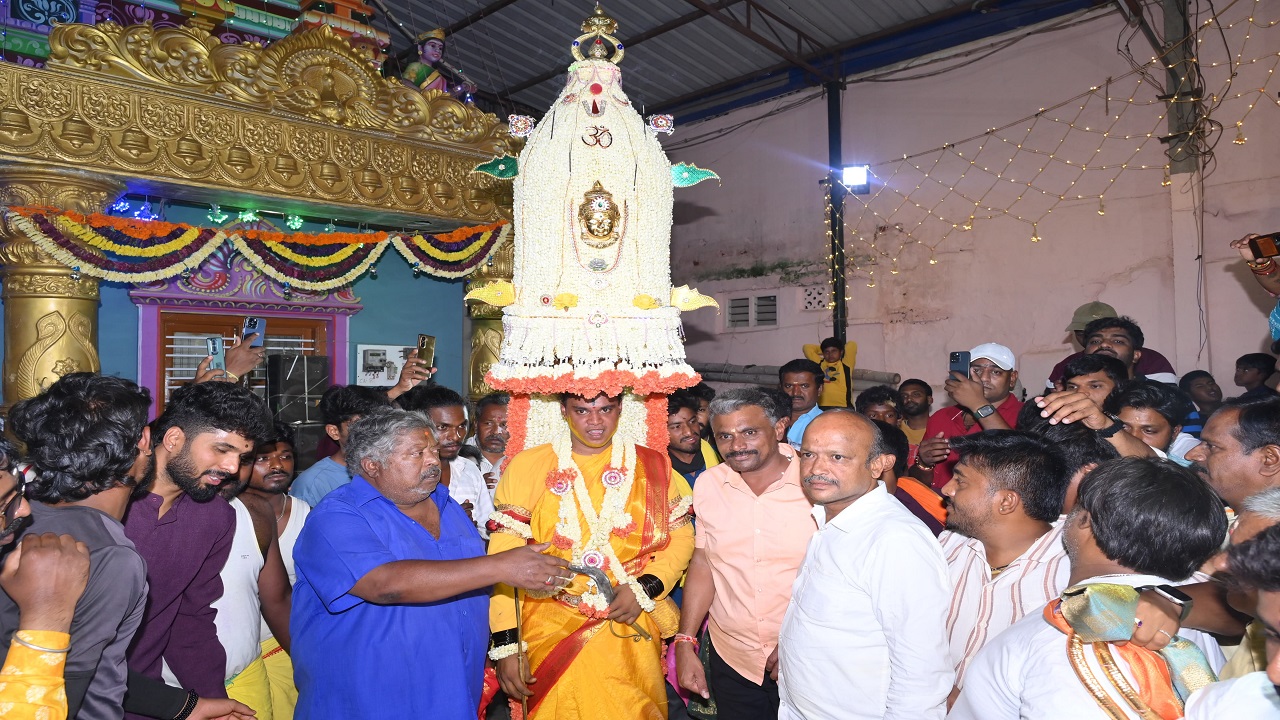 Chikkaballapur News: ಶ್ರದ್ಧಾಭಕ್ತಿಯಿಂದ ನಡೆದ ಕಾಳಿಕಾಂಭದೇವಿ ಕರಗ ಮಹೋತ್ಸವ