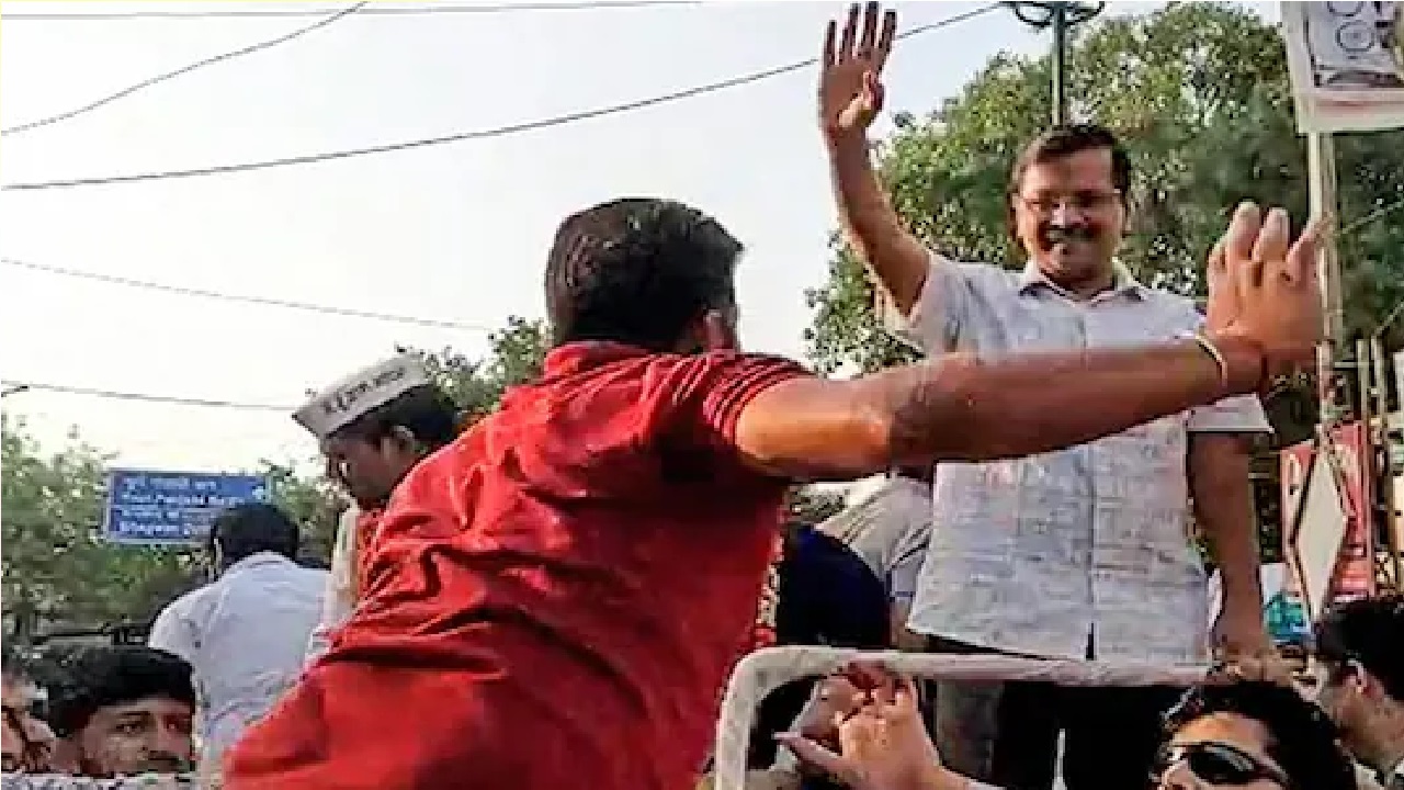 Public Attack On CM: ರೇಖಾ ಗುಪ್ತಾ ಒಬ್ಬರೇ ಅಲ್ಲ ಸಾರ್ವಜನಿಕ ದಾಳಿಗೆ ಒಳಗಾದ ಮುಖ್ಯಮಂತ್ರಿಗಳು ಇವರು - Image 4