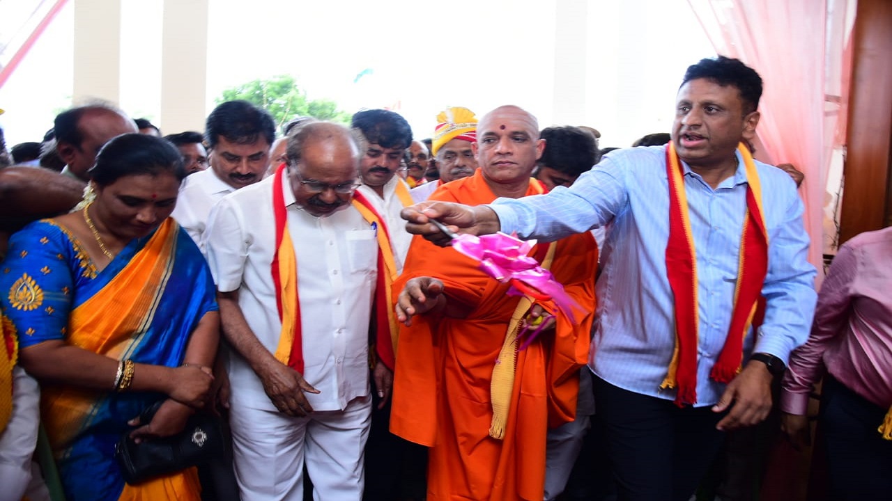 ಕನ್ನಡ ಭವನದಲ್ಲಿ 10ನೇ ಜಿಲ್ಲಾ ಕನ್ನಡ ಸಾಹಿತ್ಯ ಸಮ್ಮೇಳನಕ್ಕೆ ಚಾಲನೆ ನೀಡಿದ ಸಚಿವ ಡಾ.ಎಂ.ಸಿ.ಸುಧಾಕರ್